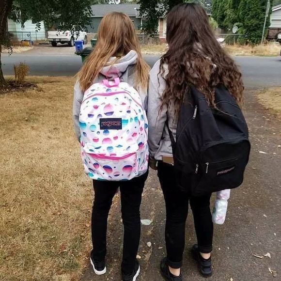 Meet your Posher, Nichole - Picture 1 of 1